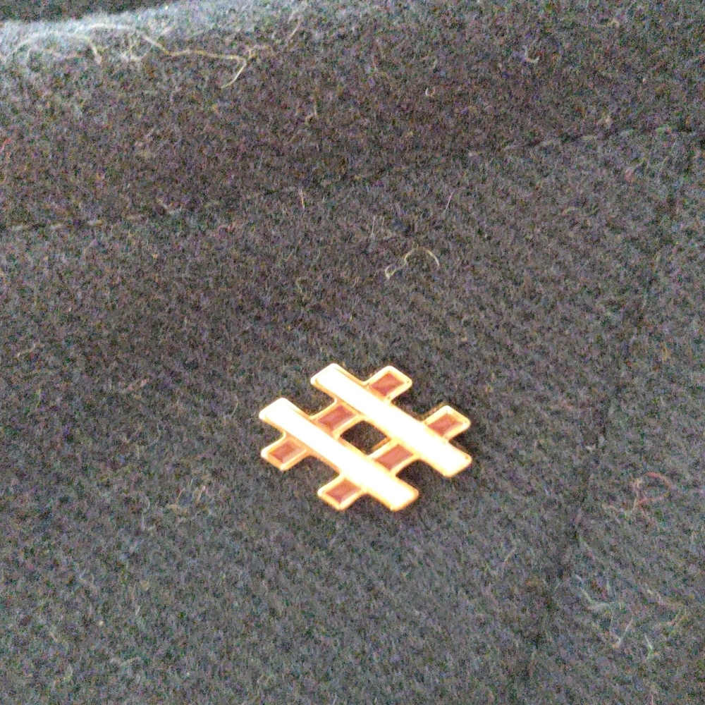 Henri Bendel Hashtag Pin